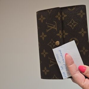 LV Medium International Wallet